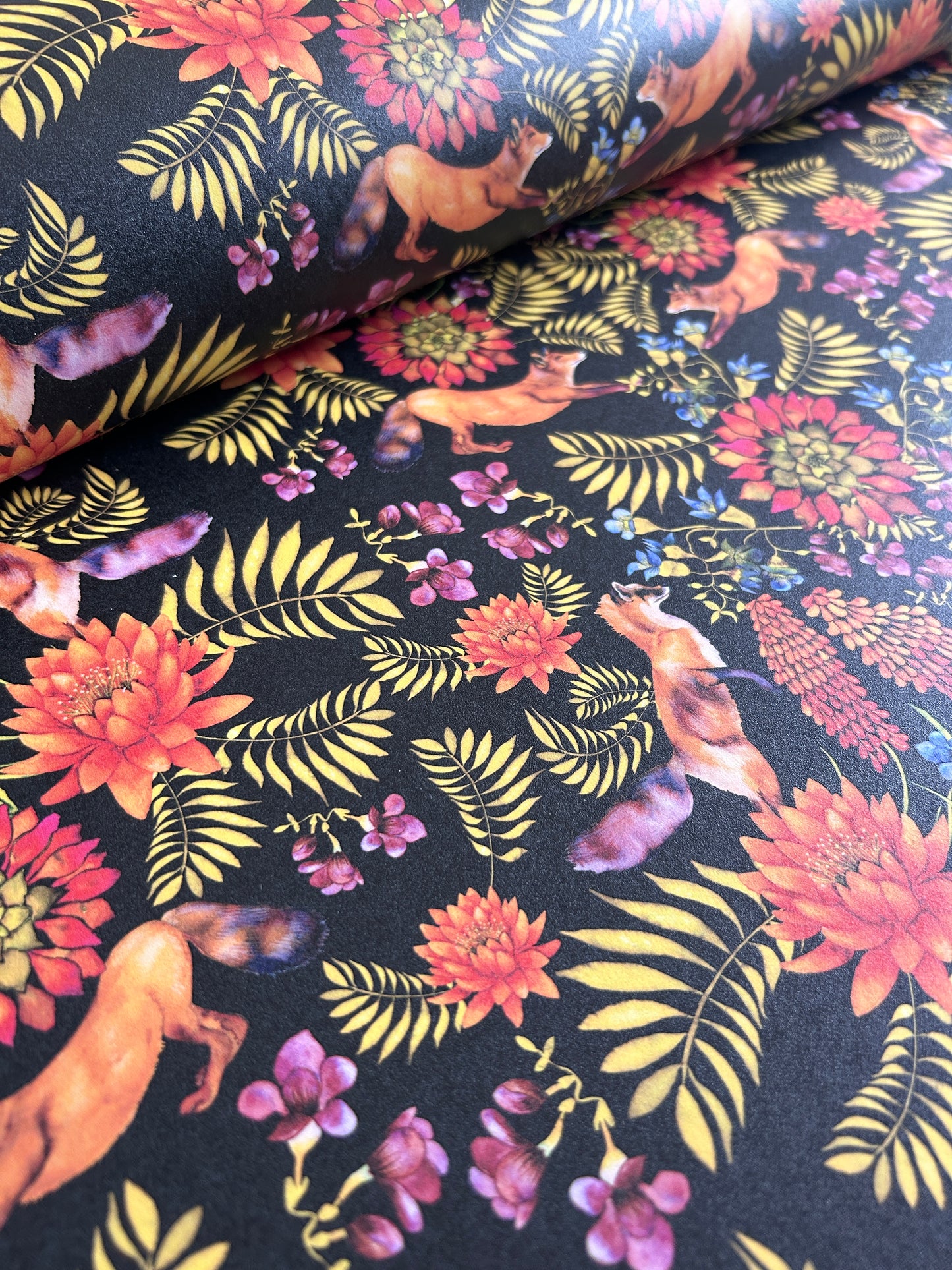 Fred Fox A4 Wallpaper Sample (Black)